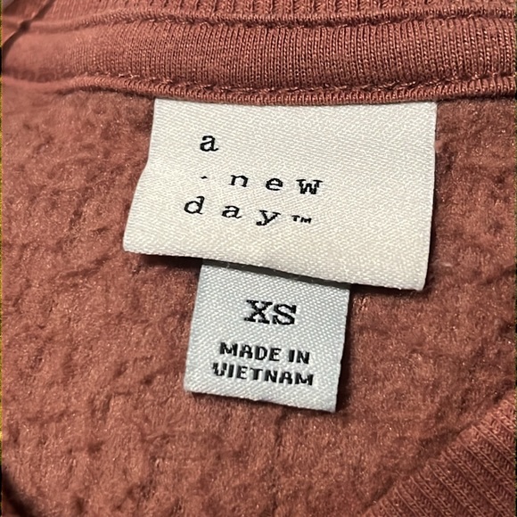 a new day sweater, x-small, see color in third picture - Picture 4 of 4
